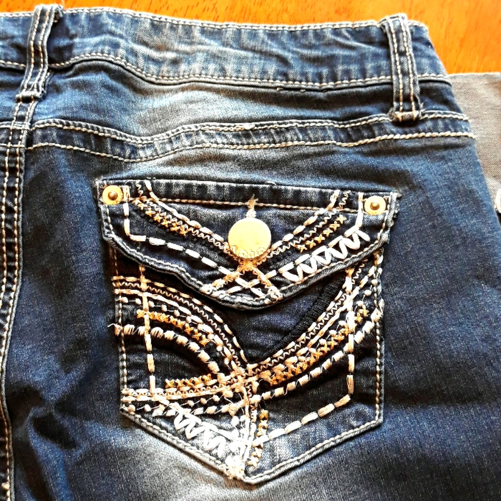 No Boundaries capri jeans size 11